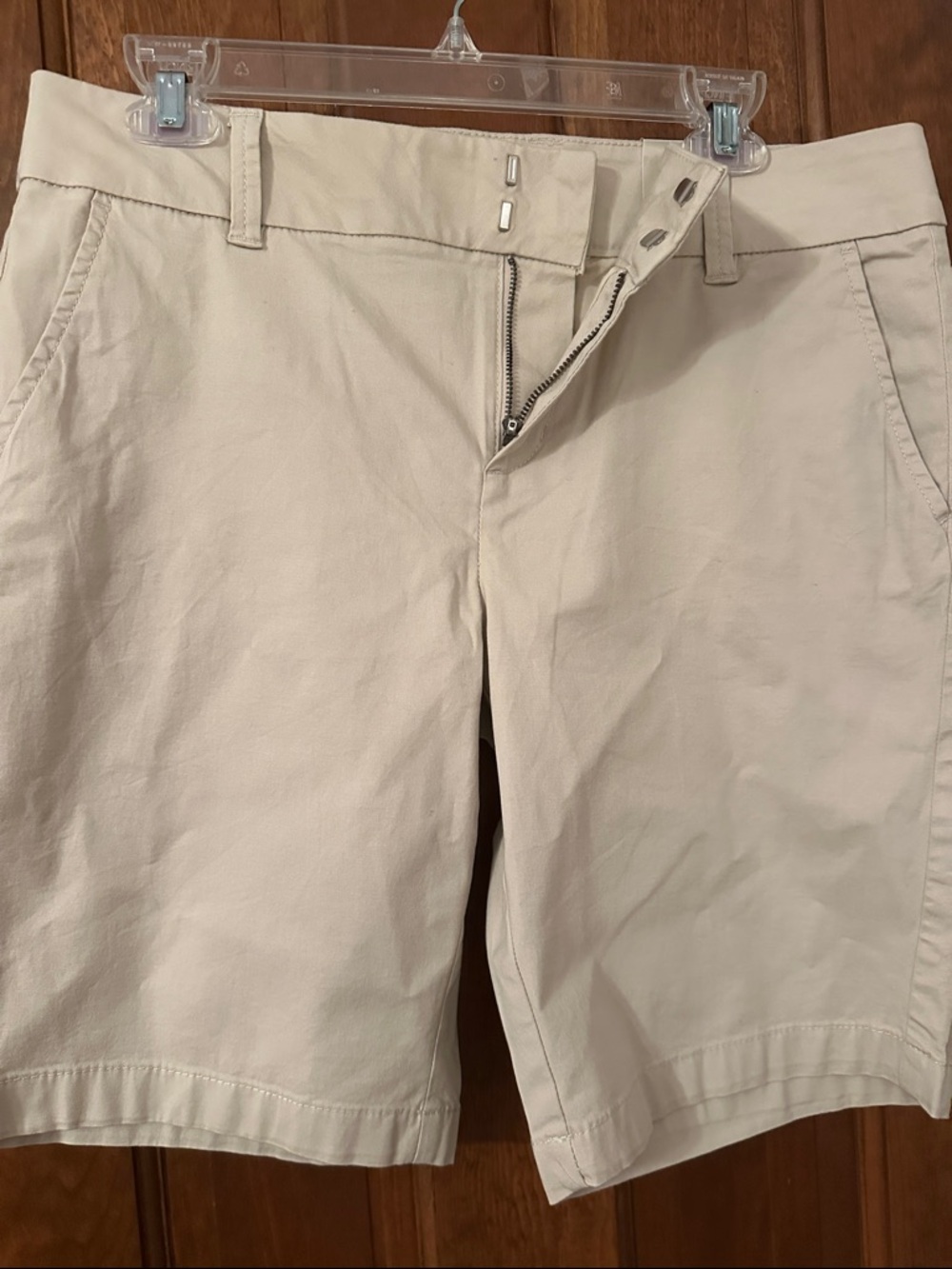 NWT women’s size 8 Bermuda Shorts. - Picture 6 of 7